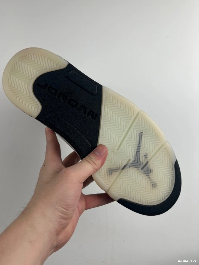 5 JORDAN AIR RETRO DD0587-110 'WHITE BLACK' 1207